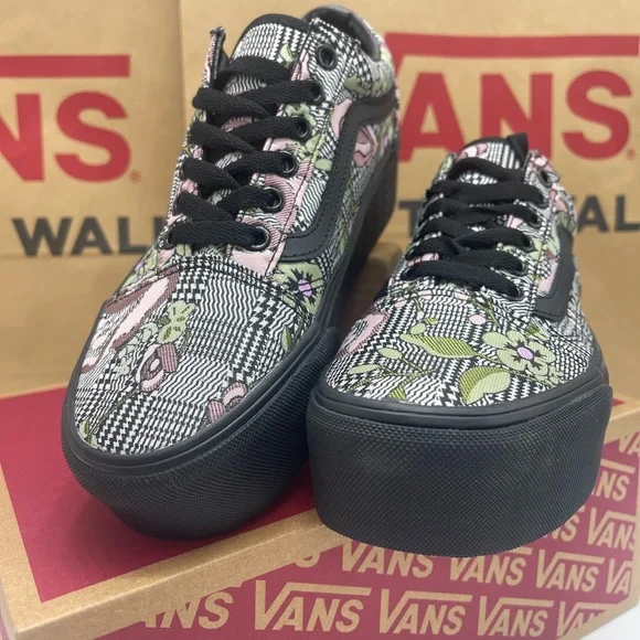 Vans Women's Old Skool Stackform Platform Sneakers
Tapestry Floral B
VN0009PZBM8 - Picture 11 of 16